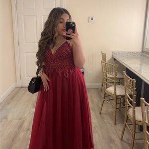 Maxi burgundy prom dress